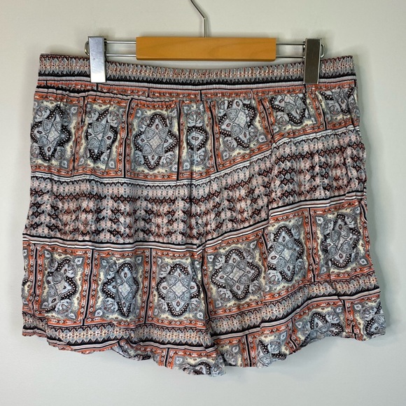 One 5 One Boho Shorts - Picture 2 of 6